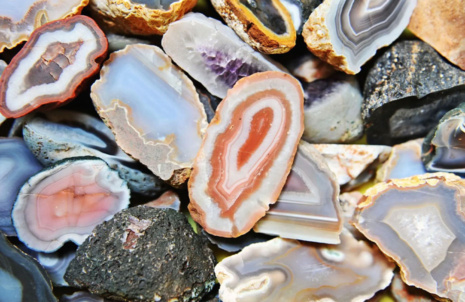 Akik Taşı: Özellikleri, Faydaları ve Kullanım Rehberi