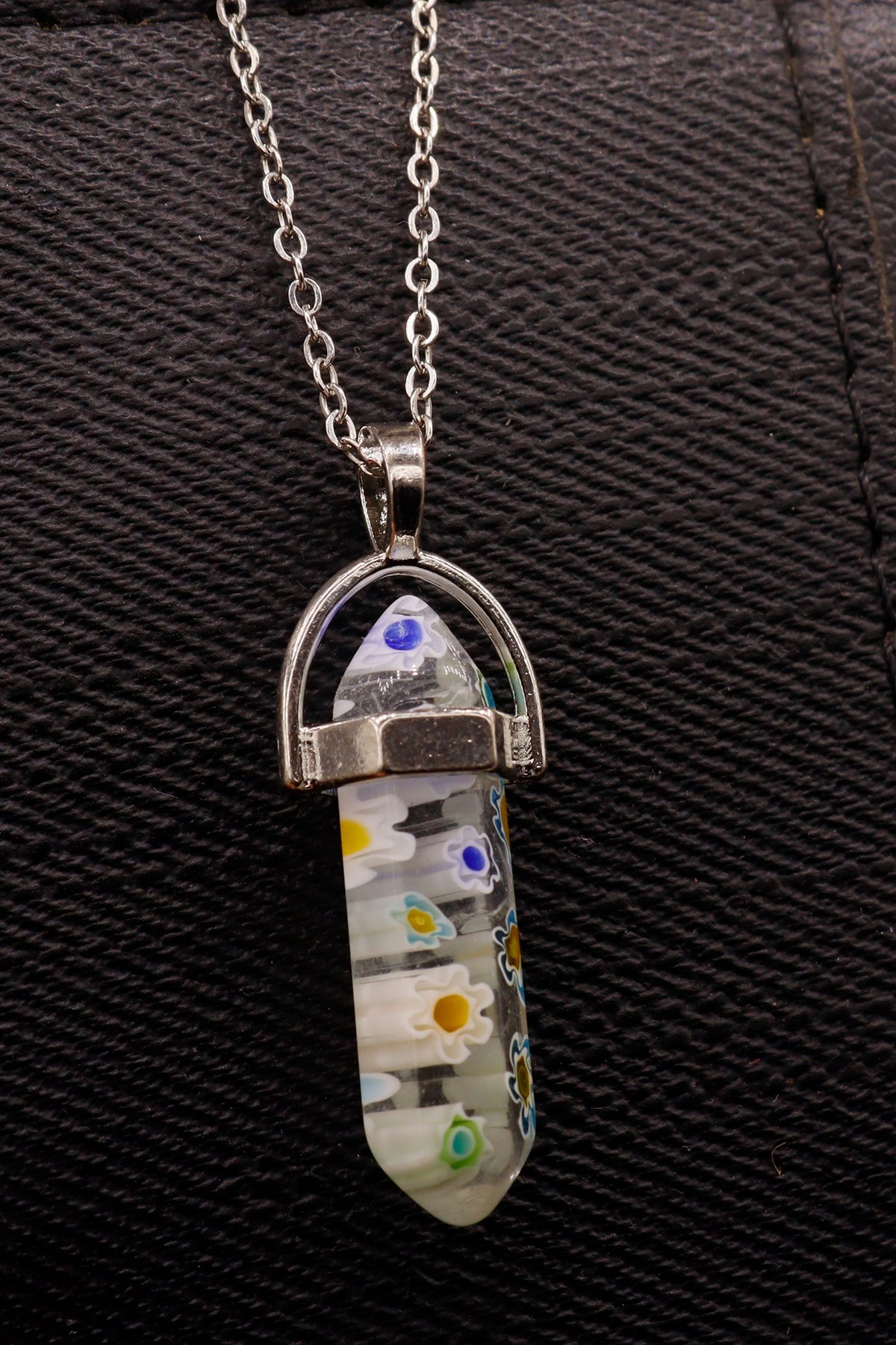 Sertifikalı Çivi Model Beyaz Murano Kuvars Doğal Taş Kolye – Mutluluk Enerji Şıklık ve Huzur Taşı